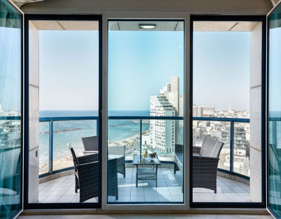 Beachfront Tel Aviv Apartment With Parking2