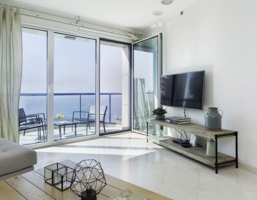 Luxurious beachfront 2BR apartment21
